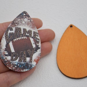 Holz-Ohrring-Anhänger, Fußball-bemalter Ausschnitt, Tropfen-Ohrring-Charms, natürlicher Holzrohling, baumelnder Ohrring-Rohling, unbehandeltes Holz für Schmuck