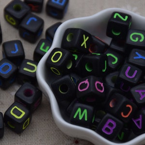 100 Plastic Beads Black Beads With MIxed Colors Mixed Letter Acrylic Cube Bead For Jewelry Making DIY Craft Square Name Bead Bracelet 10mm