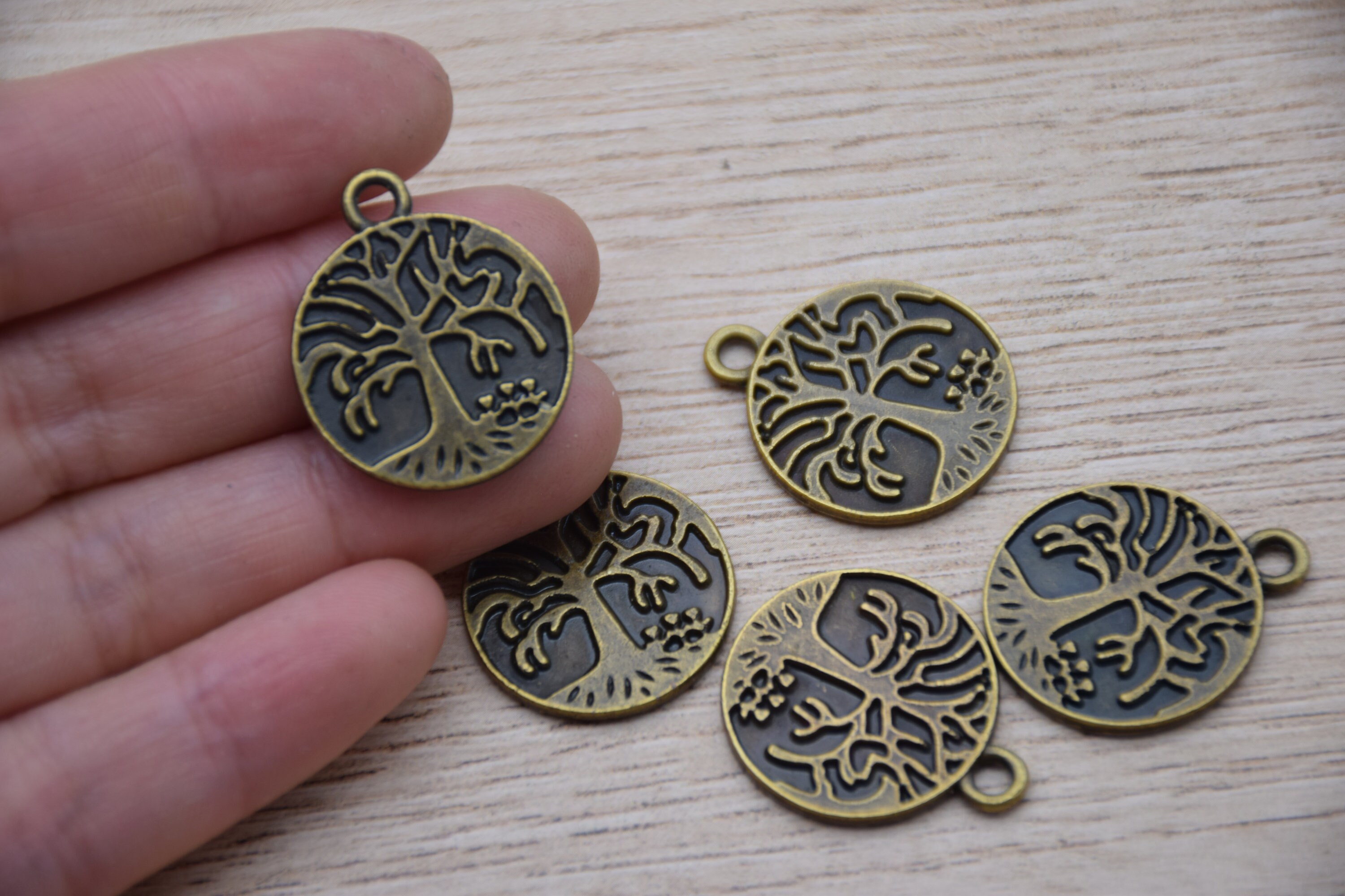 DangLingJewelry, Lotto di 100 ciondoli tibetani, assortiti, in lega