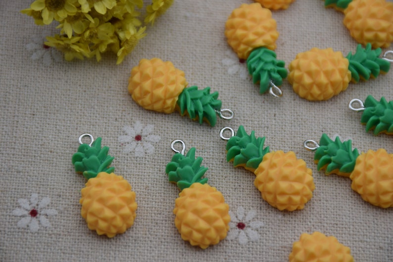 12 Resin Cabochons Pineapple Tropical Fruit Flat Back Cabochons Charms DIY Craft Decoration Accessory Cabs Cameo Jewelry Making 29x13mm