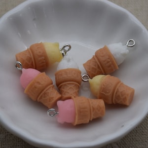12 Resin Eistüten Charms Ohrring Halskette Armband PerlenAnhänger DIY Schmuck Süß Decoden Dessert Cabochon Schlüsselanhänger Zubehör 25x12mm