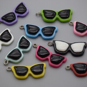 12 Resin Cute Eye Sunglasses Charms Earring Necklace Bracelet Bead Pendants DIY Jewelry Decoden Cabochon Keychain Accessories 34x14mm