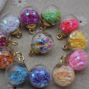 10 amuletos redondos de globo de cristal, viales de bolas de cristal con estrella de confeti brillante, colgantes de dijes de llavero, collar de pulsera, 21mm x 16mm