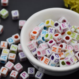100 Plastic Beads White Beads With Mixed Color Mixed Letter Acrylic Cube Bead For Jewelry Making DIY Craft Square Custom Bead Bracelet 6mm