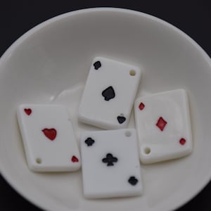 12 Resina Poker Card Playing Card Charm Arete Collar Pulsera Colgantes DIY Joyería Decoden Charm Supply Keychain Accesorios 22x16mm
