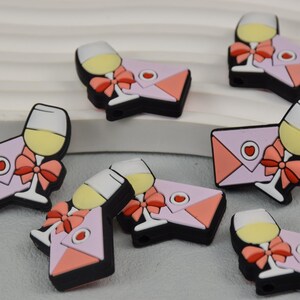 Cuentas de silicona para copa de champán de Año Nuevo, sobre con letras, cuentas focales, cuentas sueltas, suministros para manualidades con cuentas, cuentas a granel para bricolaje.