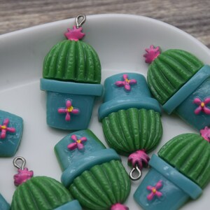 12 Ciondoli in resina Cactus Orecchini Collana Bracciale Pendenti con perline Gioielli fai da te Carino Decoden Pianta di cactus Cabochon Portachiavi Accessori 37x19mm
