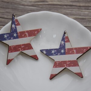Hölzerne Ohrring-Anhänger, amerikanische Flagge gemalte Ausschnitt-Stern-Ohrring-Charme, natürliches hölzernes Rohling, unvollendeter Druck-Holz-Schmuck-Herstellungs-Handwerk