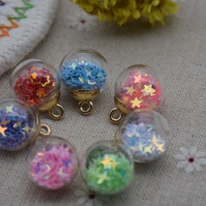 10 amuletos redondos de globo de cristal, viales de bolas de cristal con estrella de confeti brillante, colgantes de dijes de llavero, collar de pulsera, 21mm x 16mm