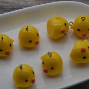12 Resin Adorable Chick Charms Earring Necklace Bracelet Bead Pendants DIY Jewelry Decoden Chicken Cabochon Keychain Accessories 24x22mm