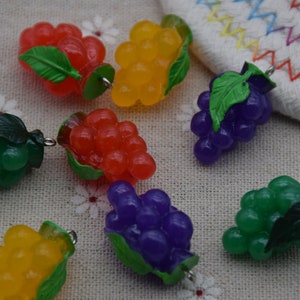 12 hars schattige druif bedels oorbel ketting armband kraal hangers DIY sieraden gedecodeerd fruit Cabochon sleutelhanger accessoires 31x18mm