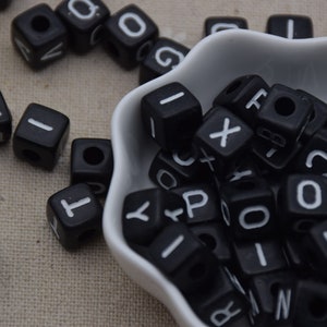 100 Plastic Beads Black Beads With White Mixed Letter Acrylic Cube Bead For Jewelry Making DIY Craft Square Custom Name Bead Bracelet 10mm