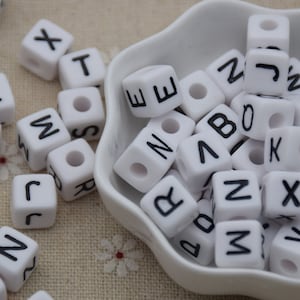 100 Plastic Beads White Beads With Black Mixed Letter Acrylic Cube Bead For Jewelry Making DIY Craft Square Custom Name Bead Bracelet 10mm