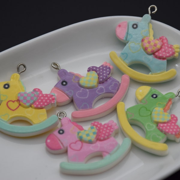 10 Resin Adorable Trojan Toy Horse Charms Earring Necklace Bracelet Bead Pendants DIY Jewelry Decoden Cabochon Keychain Accessories 33x33mm