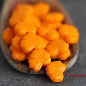 30 Vivid Orange Maple Leaf Perlen 11 x 13 mm DIY Tschechische Glasperlen Für Schmuckherstellung Glas Grün Blatt Perlen Perles Perlen Perline