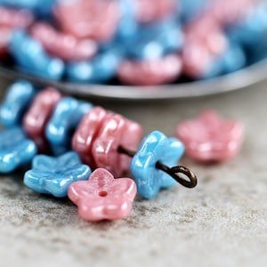200 perles de fleurs étoilées roses et bleues lustrées, mélange de perles de verre tchèques de 7 mm pour la fabrication de bijoux, perles de fleurs en verre