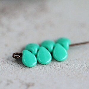 100 Abalorios de Pip Turquesa Opacos 5 x 7 mm Abalorios de Vidrio Checo para la Fabricación de Joyas Abalorios de Gota de Vidrio Perles Perlen Perline Чешские Бусины