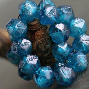 20 ENGLISH CUT Perlen 10mm klare blaue Lustred marmorierte klare blaue & undurchsichtige weiße Glasperlen Tschechische Glasperlen für die Schmuckherstellung Perles Perline