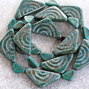 35 Aged Tribal Picasso Fern Green TRIANGULAR Bead MIX Czech Glass Beads Jewelry Making Large Beads Triangular Beads Perles Perlen Perline