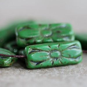 15 Aged Green FLOWER EMBOSSED Beads 20x8mm DIY Czech Glass Beads For Jewelry Making Rustic Picasso Rectangular Large Beads Perles Perlen