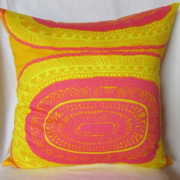 Stunning Marimekko yellow/fuchsia pillow cover, authentic Marimekko Noitarumpu fabric, Finland, 18" x 18"  FREE SHIPPING Canada and US