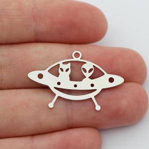 Silver UFO Alien Charm, Spaceship Alien Pendant, Silver Plated Necklace Pendants, DIY Jewelry Making Accessories SR-1047