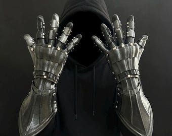 Articulated Gauntlets with Movable Fingers | Medieval Fantasy Armor | Dark Knight Gothic Claws | Adjustable LARP Cosplay Prop