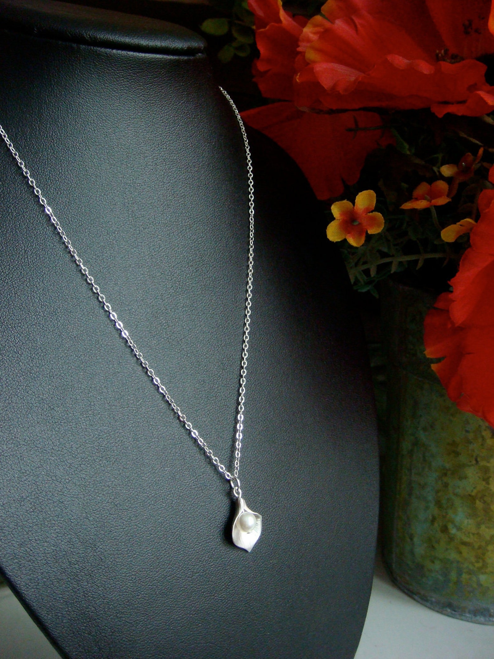 Calla Lily Necklace With Pearl Silver Petal Necklace Bridal Etsy
