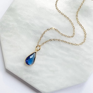 Sapphire Teardrop Halsketten Anhänger, September Birthstone Halskette, Einfache Birne Anhänger, blauer Kristall