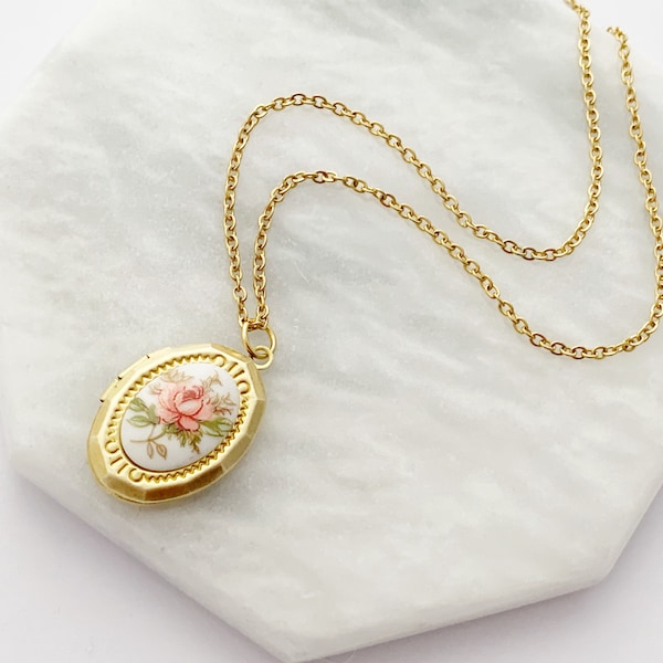 Oval Cameo Medaillon mit rosa Rose, antike Medaillon, Medaillon, Designer Medaillon, Vintage Gold Medaillon, Wild Rose Halskette