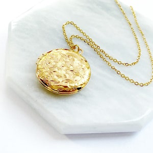 Gold Round Locket Floral Design, Everyday Necklace, Delicate Locket, Round Locket, Antique Locket, Designer Locket, Vintage Style Locket