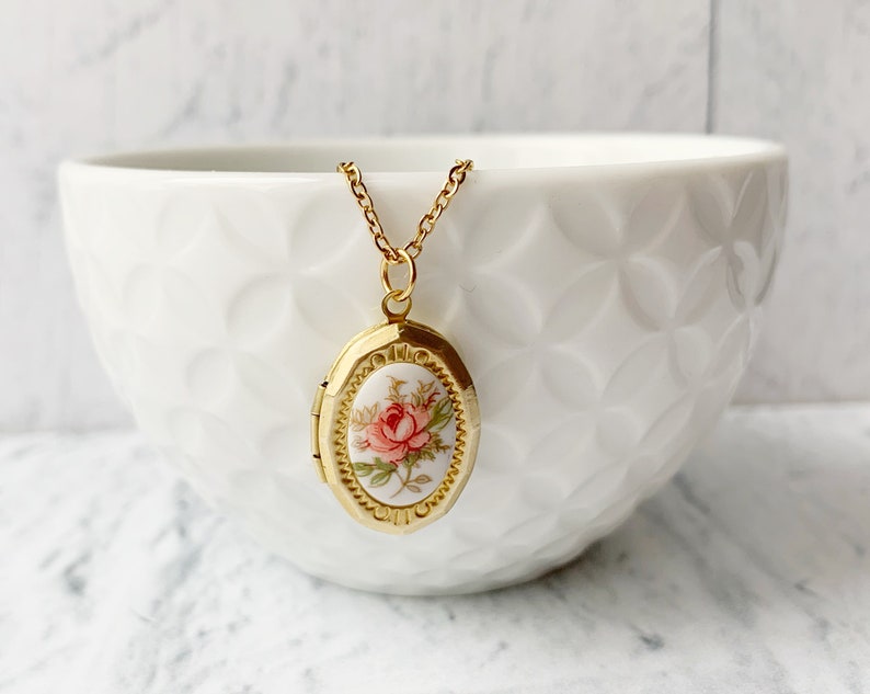 Oval Cameo Locket With Pink Rose, Antique Locket, Locket, Designer Locket, Vintage Gold Locket, Wild Rose Necklace image 7