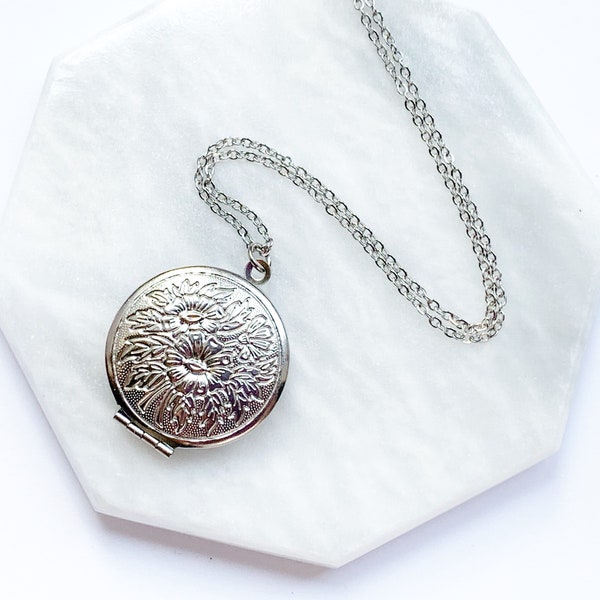 Antique Round Locket, Silver Round Locket Embossed Flower Design, Vintage Jewelry Style Locket, Stainless Steel Chain