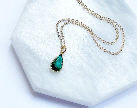 Green Crystal Necklace Pear shape with Gold-plated Chain Green Crystal Necklace Pear shape with Gold-plated Chain