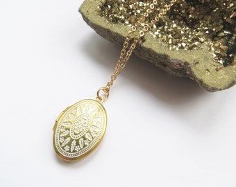 Small Gold Locket With Ornate Design, White Locket, Oval Antique Locket, Designer Locket, Vintage Style Locket