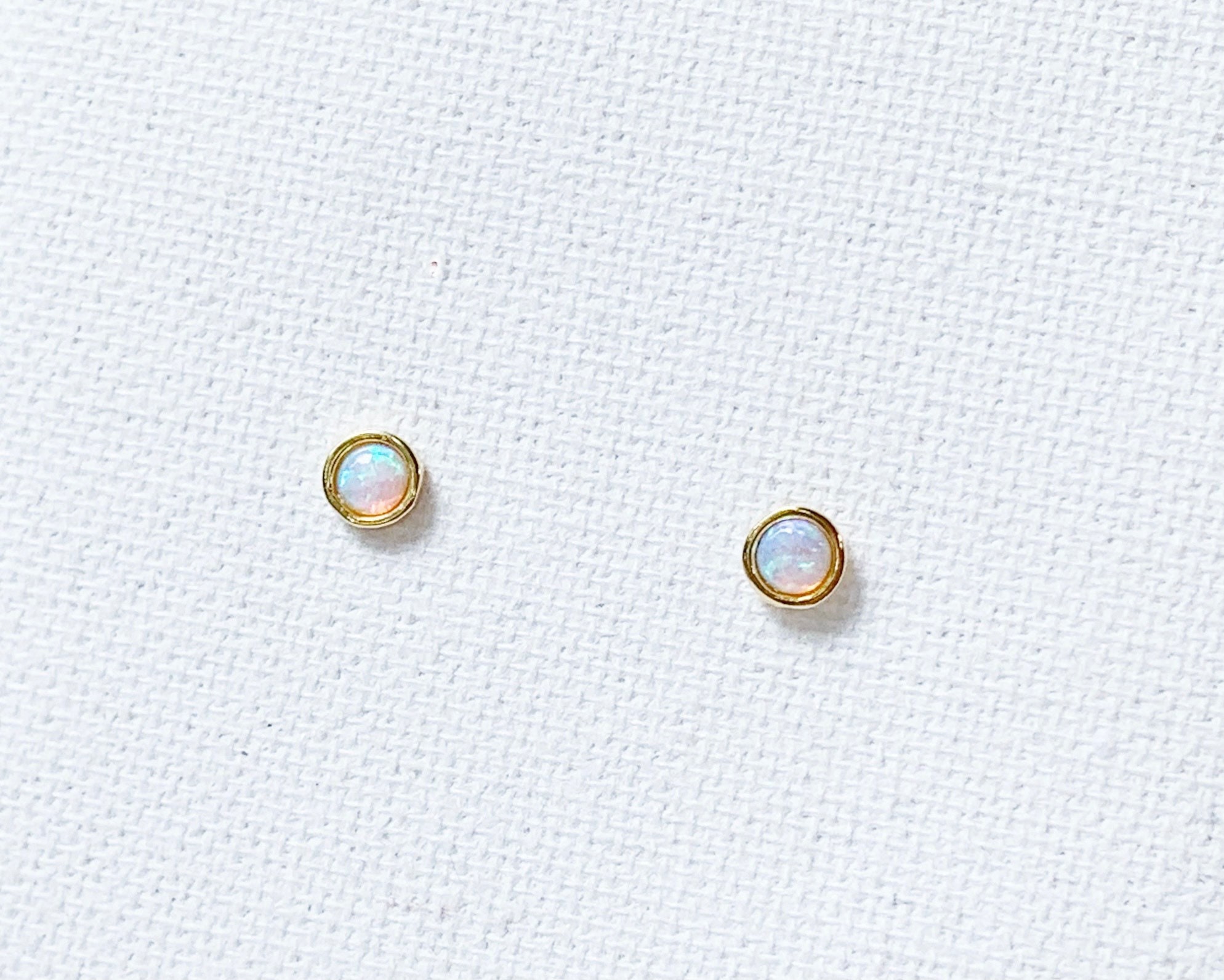 Opal Ohrstecker In Gold, 5 mm Ohrstecker, Oktober Geburtsstein, Opal Ohrringe