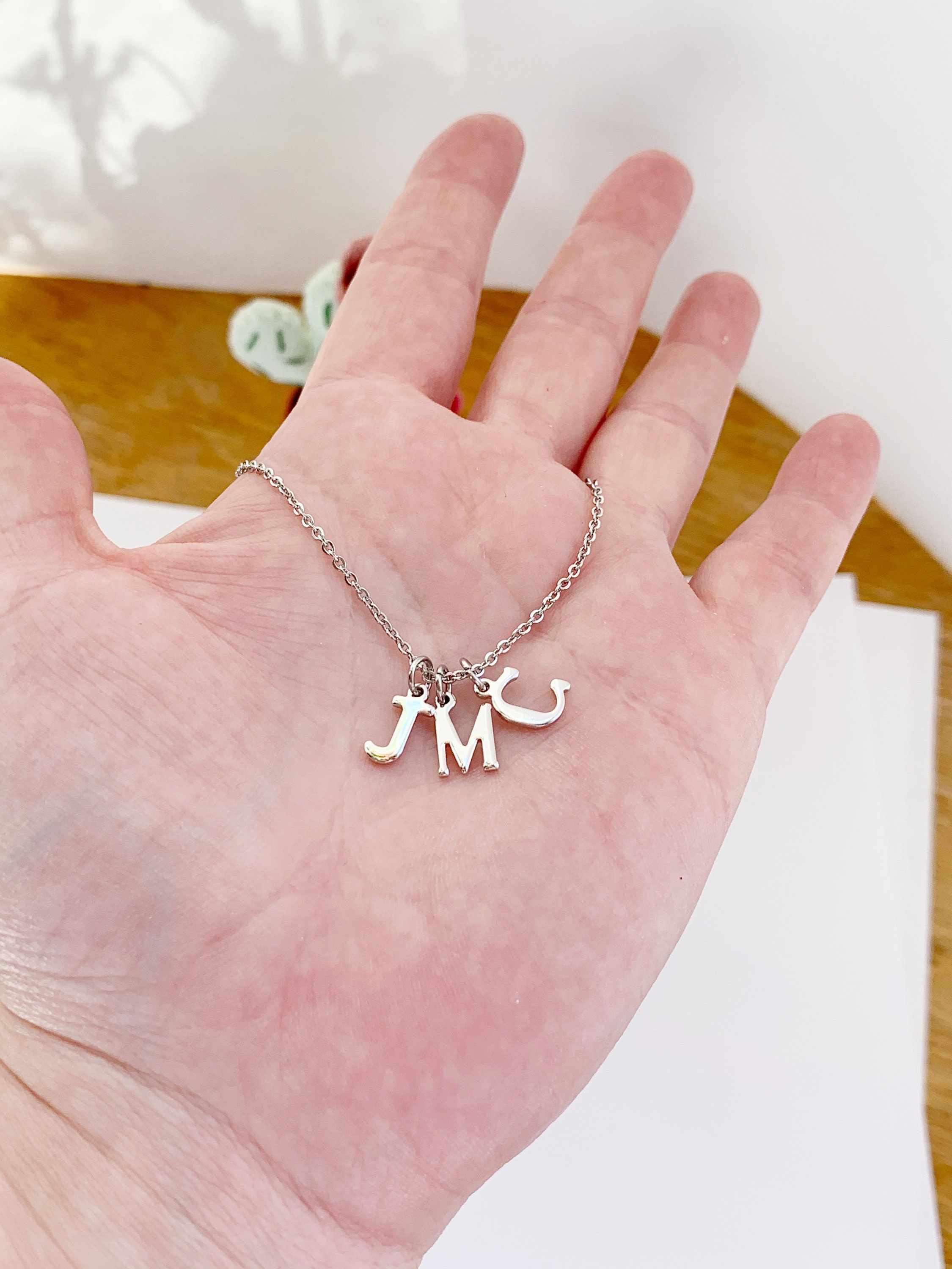 ブレスレット LESS IS MORE silver initial necklace Inez Initial Necklace with Diamonds - Silver - Oak & Luna