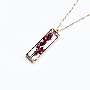 Collier fleurs pressées, pendentif lavande séchée en or, bijoux fleurs stabilisées