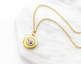 Small Cameo Locket With Flowers, Antique Locket, Round Locket, Designer Locket, Vintage Gold Locket, Wild Flowers Necklace