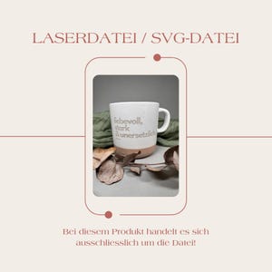 Puede incluir: Un juego de tres cuencos apilables de cerámica en tonos azules, verdes y blancos. Los cuencos presentan un esmalte moteado y un diseño sencillo y moderno. El cuenco más grande mide unos 15 cm de diámetro.