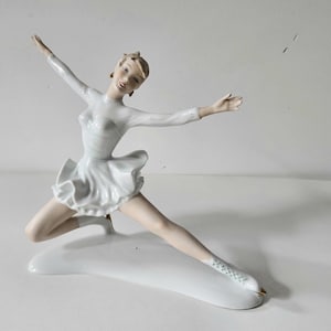 Vintage figurine porcelain Wallendorf figurine ice skater ballerina German porcelain dancer skater beautiful lady 1960s