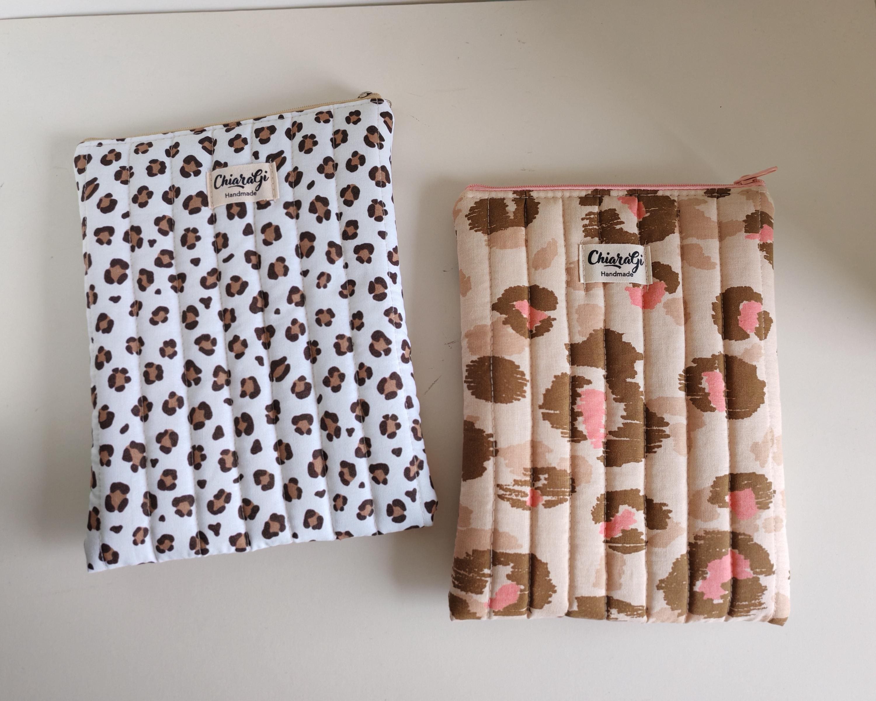 Kindle Paperwhite and Base 6" Sleeve Animalier, Handmade Padded Case with Spots, Quilted Cover for E-readers and Kobo