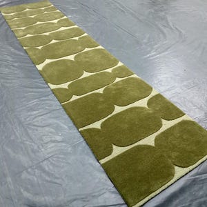 Hand Tufted Wool Runner Rug – Cut Loop Pile, Modern Geometric Hallway Carpet,Handmade Green & Olive Runner for Hotel, Event, Home Décor