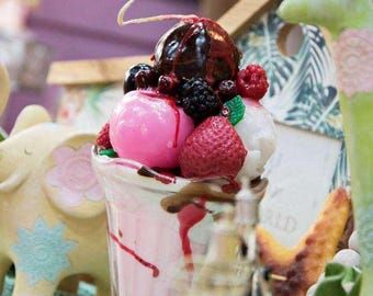 ICECREAM SUNDAE-kaars / kaars Zoete taart / Uniek cadeau kaars / Voedselkaars / Verjaardagscadeau / Fruitkaars