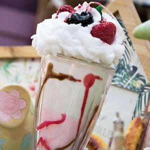 DESSERT MILKSHAKE Candle / Sweet Cake Candle / Unique Candle Gift / Food Candle / Birthday Gift / Fruit Candle