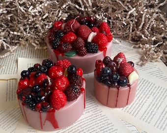 DESSERT STRAWBERRY Candle/ Berry Cake Candle / Unique Candle Gift / Food Candle / Birthday Gift / Fruit Candle