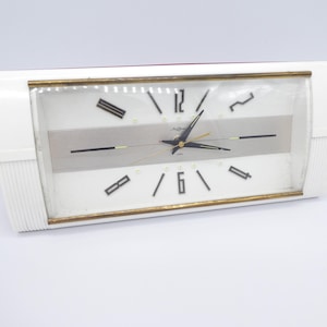 Vintage 1970s Rhythm 5155 Alarm Clock – Japanese Space Age Design – Mechanical Manual Wind White & Burgundy – Mid Century Modern Decor