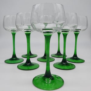 Set of 8 vintage Luminarc glasses, France 1970s, clear glass with green stem, perfect for retro table or glassware collection