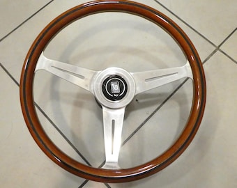 Vintage Nardi wooden steering wheel for classic cars, 36.5 cm diameter, rare and sought-after, perfect for collectors or restorations