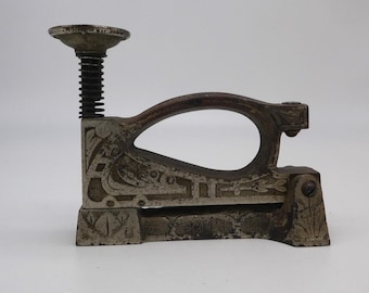 1900年代初頭のアンティーク金属製ホッチキスモデルJJ12。装飾が施され